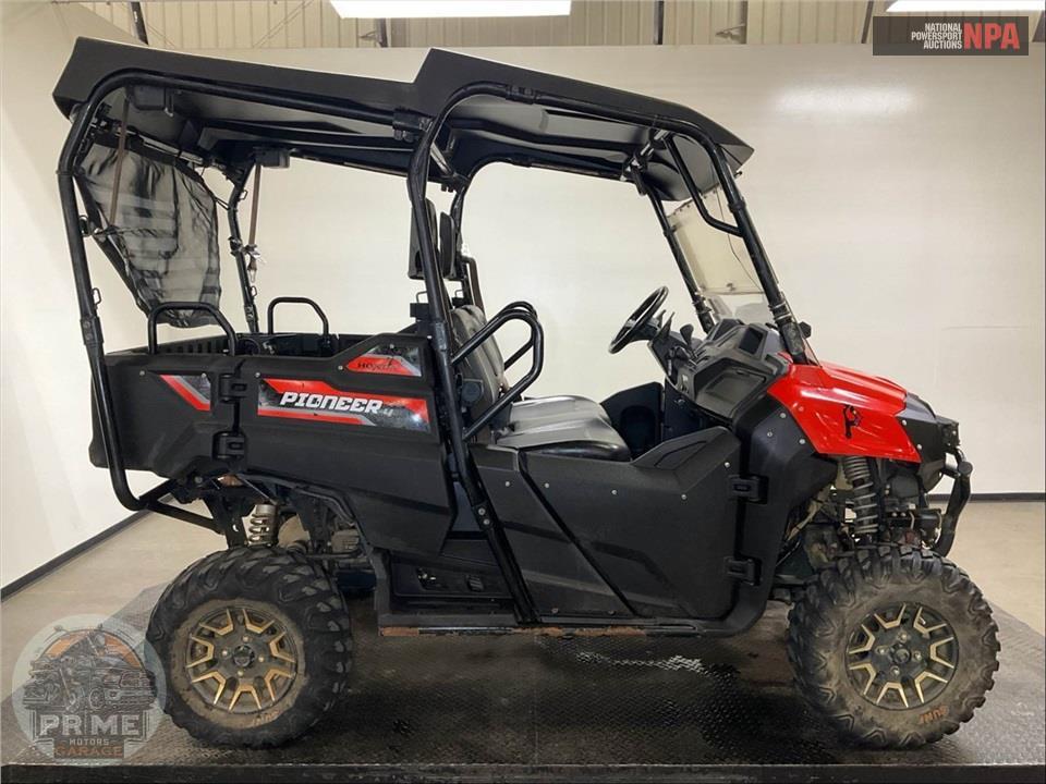 2018 Honda SXS700M4 PIONEER 4 DELUXE — фото 1