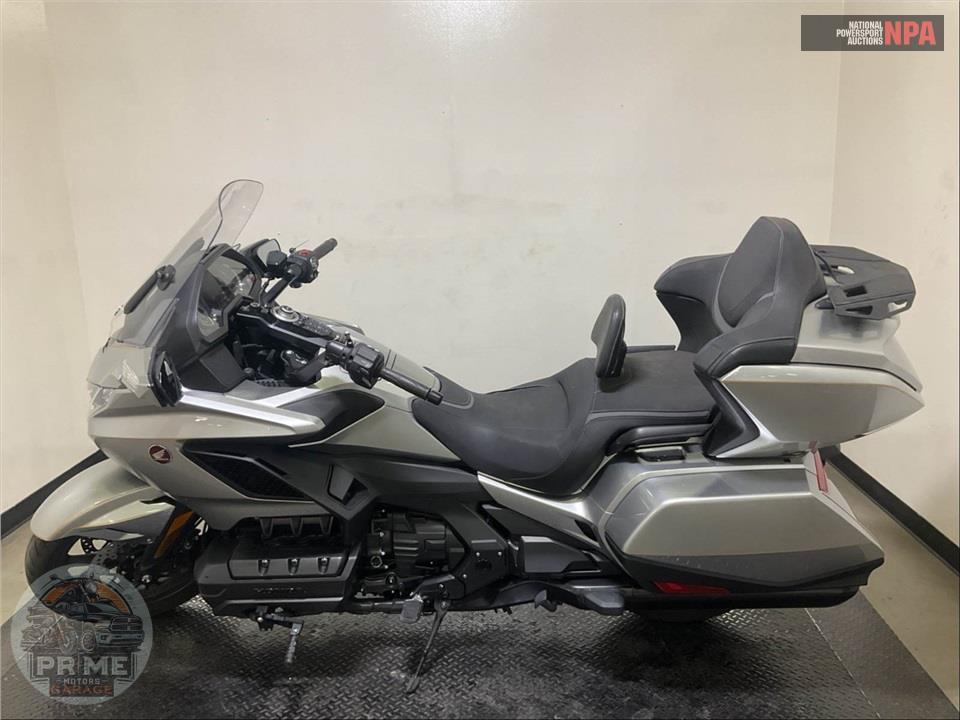 2025 Honda GOLD WING TOUR AUTOMATIC DCT — фото 3