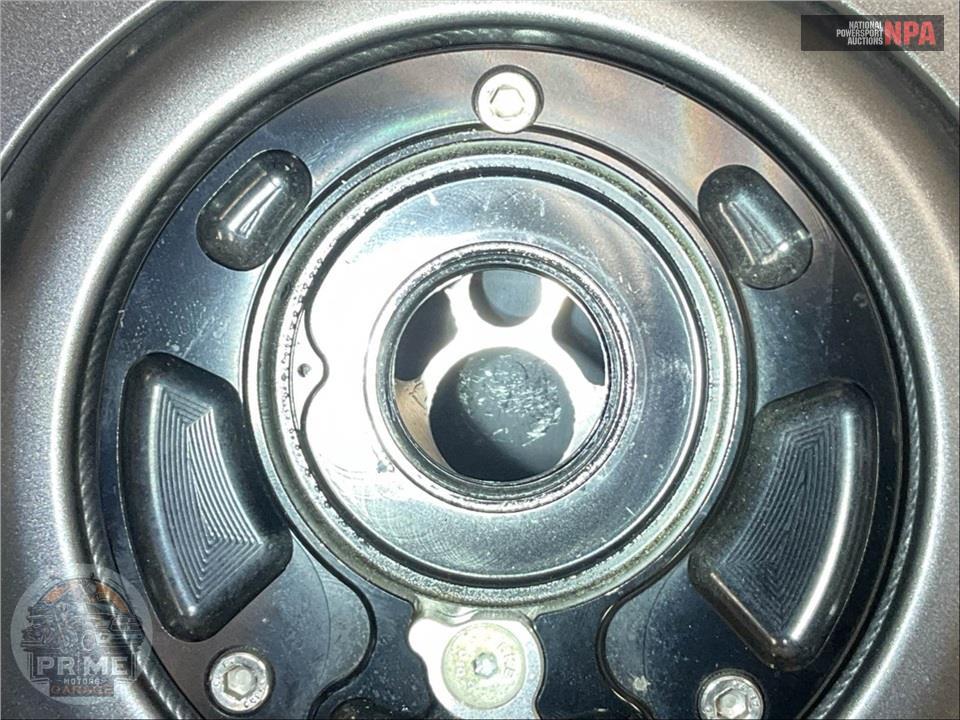 2016 Yamaha YZF-R1 — фото 15