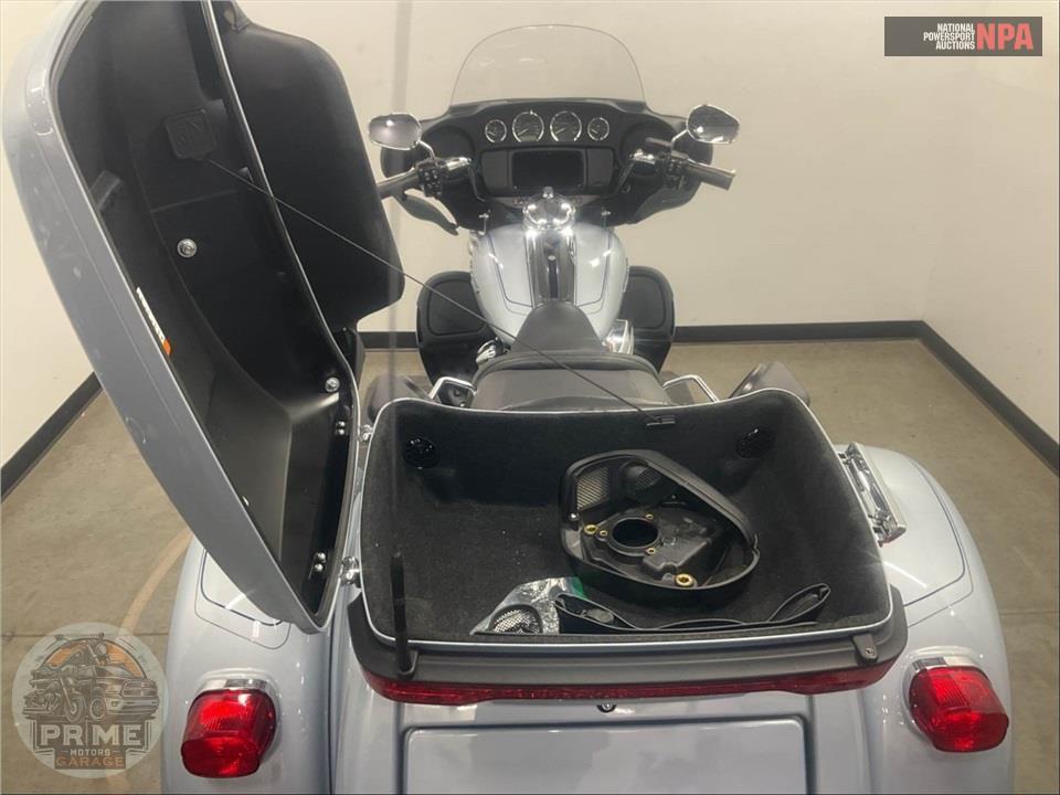 2023 Harley-Davidson FLHTCUTG TRI GLIDE ULTRA CLASSIC — фото 16