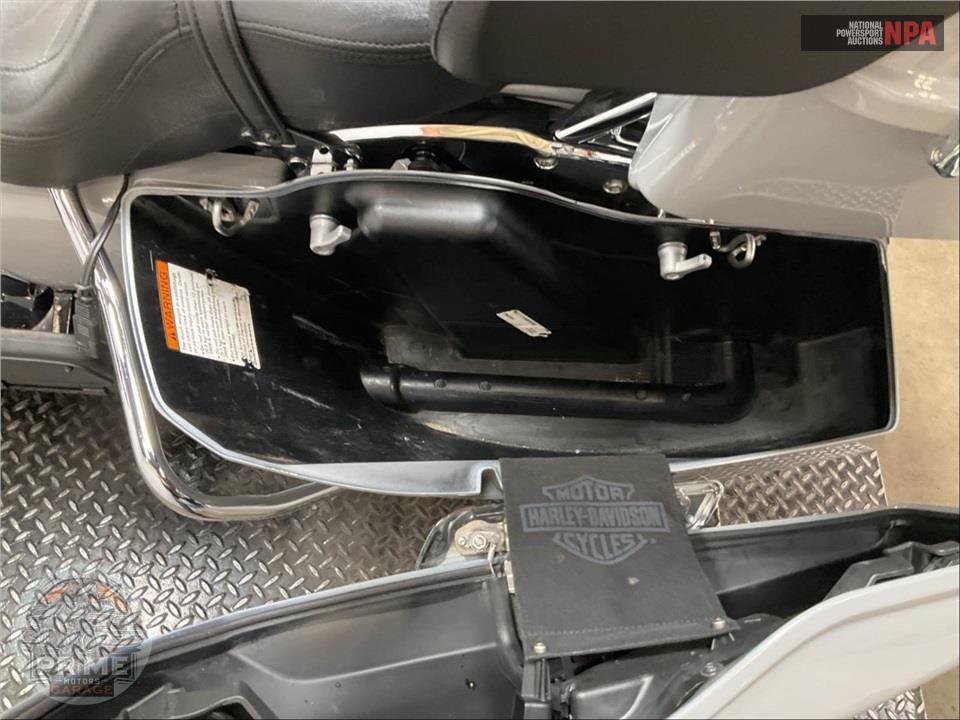 2025 Harley-Davidson FLHXU STEET GLIDE ULTRA — фото 23