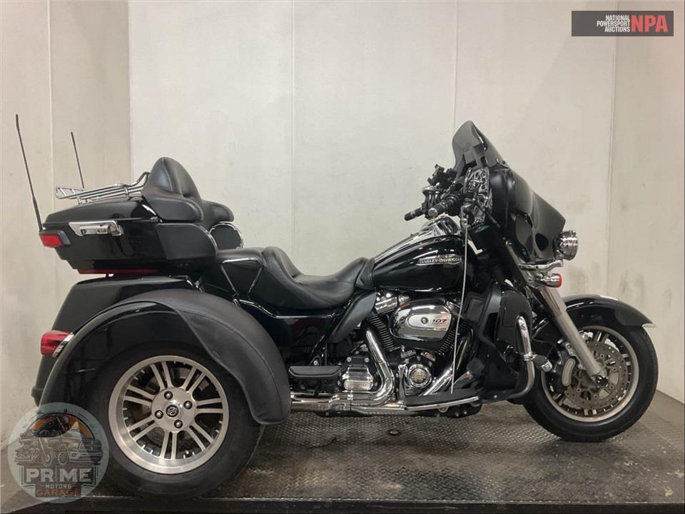 2017 Harley-Davidson FLHTCUTG TRIGLIDE ULTRA CLASSIC — фото 1