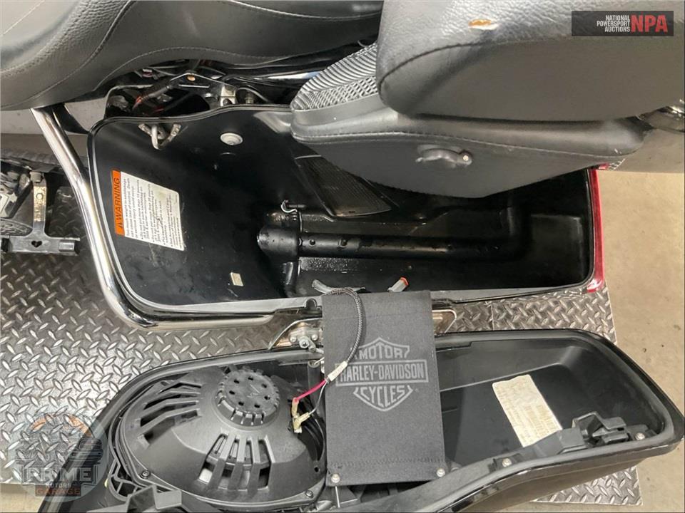 2014 Harley-Davidson FLHTK ELECTRA GLIDE ULTRA LIMITED — фото 24