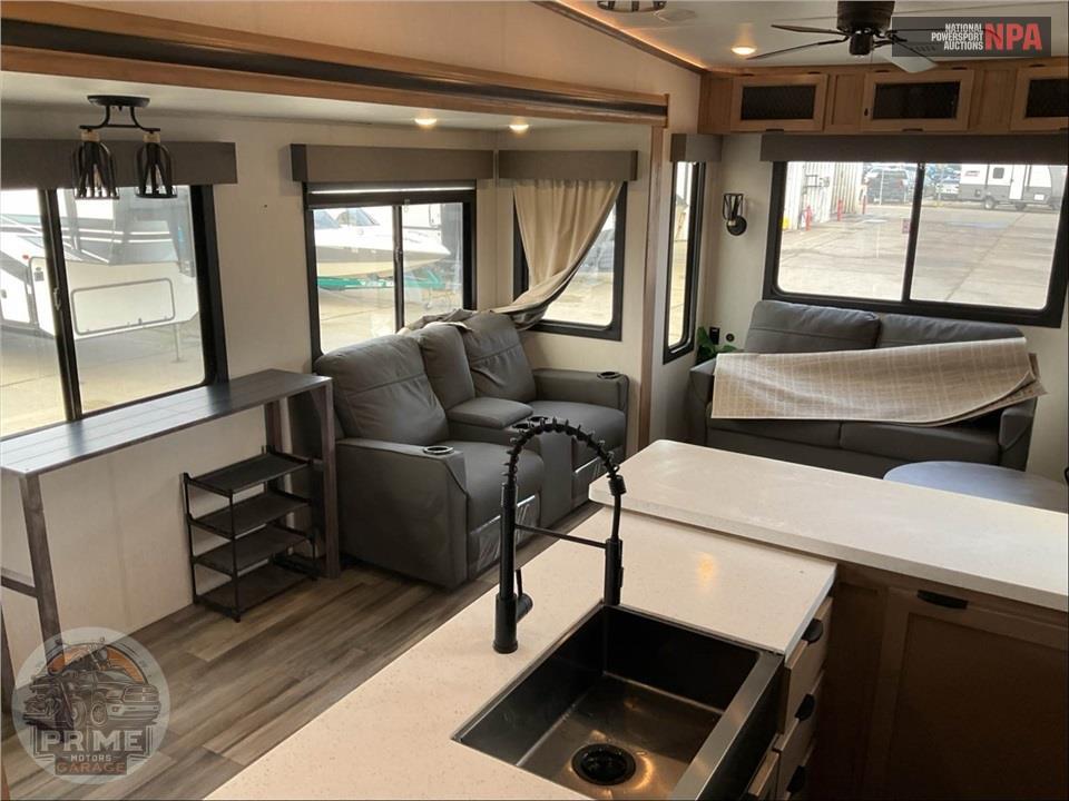 2024 Sabre By Forest River M-38RLH - FIFTH WHEEL SERIES — фото 7