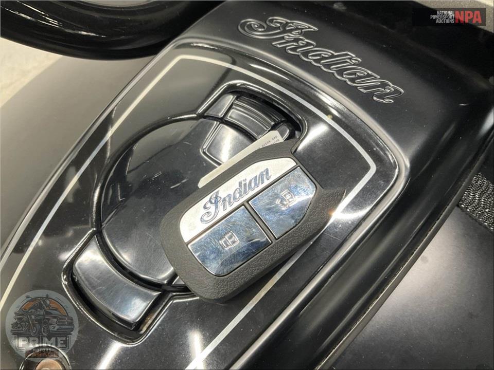 2020 Indian Motorcycle CHALLENGER DARK HORSE SMOKE (BLACK) — фото 11