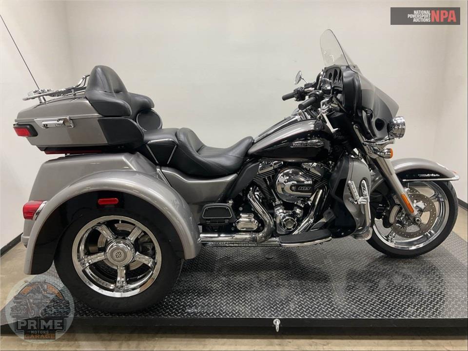 2016 Harley-Davidson FLHTCUTG TRIGLIDE ULTRA CLASSIC — фото 1