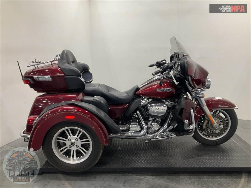 2017 Harley-Davidson FLHTCUTG TRIGLIDE ULTRA CLASSIC — фото 1