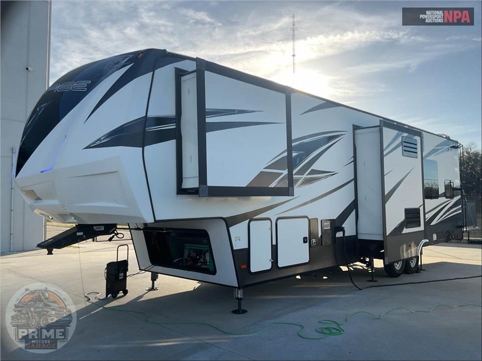 2019 Voltage M-3655 - TOY HAULER TOY HAULER SERIES — фото 2