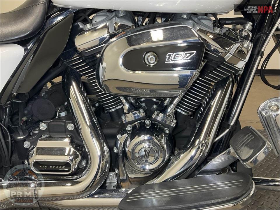 2017 Harley-Davidson FLHXS STREET GLIDE SPECIAL — фото 6