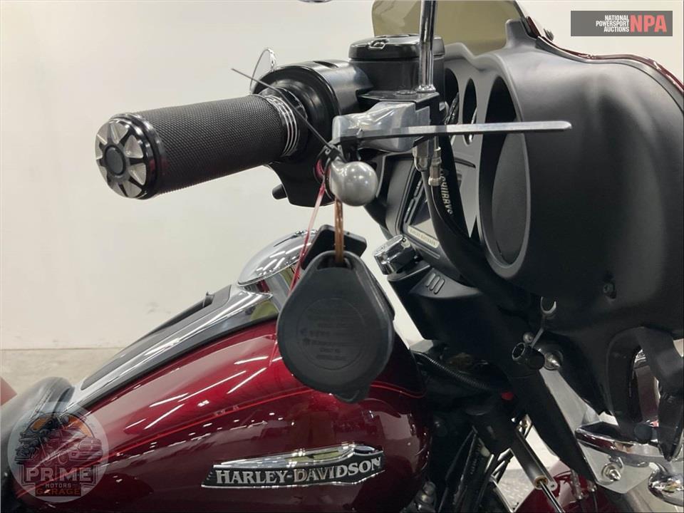 2015 Harley-Davidson FLHTCUTG TRIGLIDE ULTRA CLASSIC — фото 22