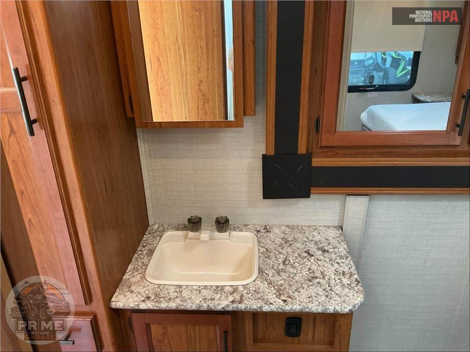 2017 Jayco M-23 XM FORD E450 - REDHAWK SERIES — фото 23