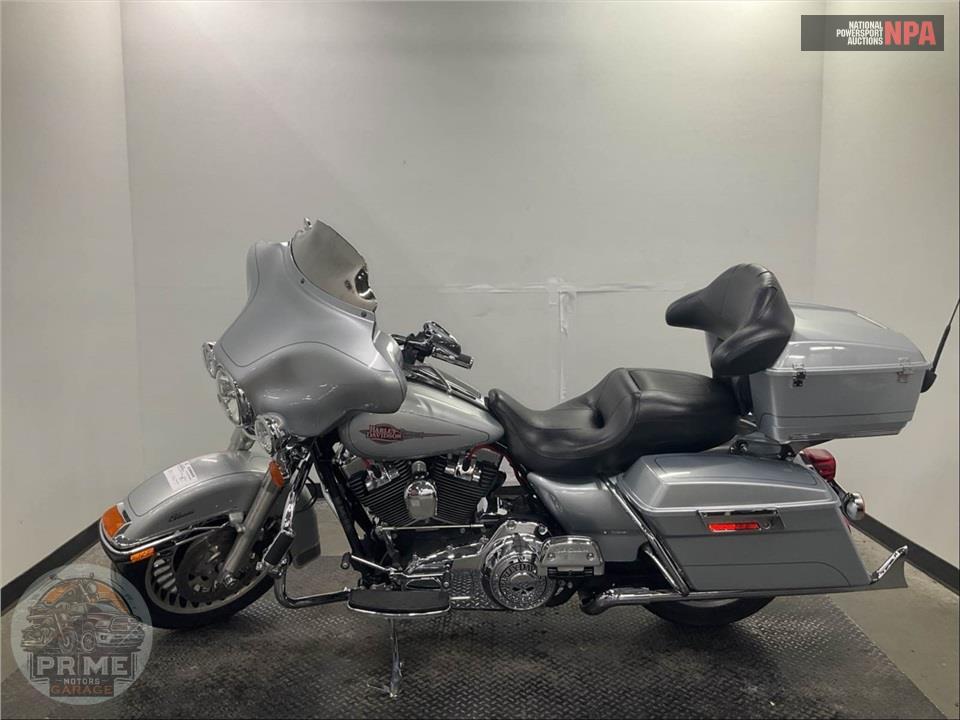 2010 Harley-Davidson FLHTC ELECTRA GLIDE CLASSIC — фото 3