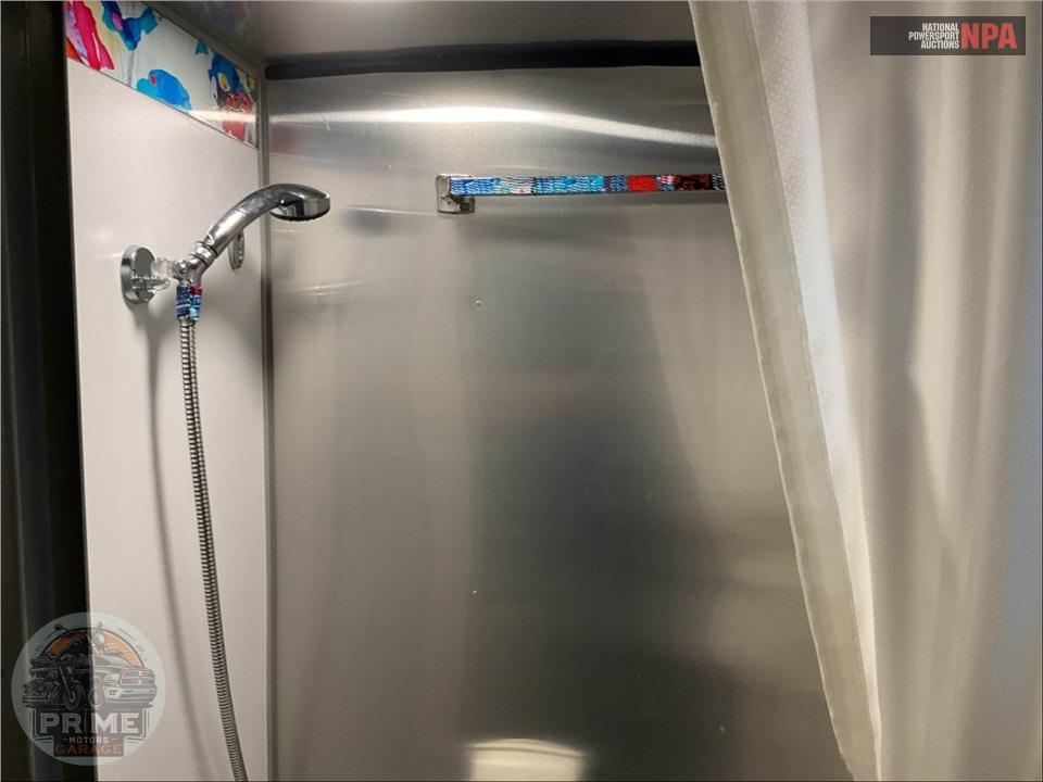 2022 Airstream M-16X - BASECAMP SERIES — фото 12