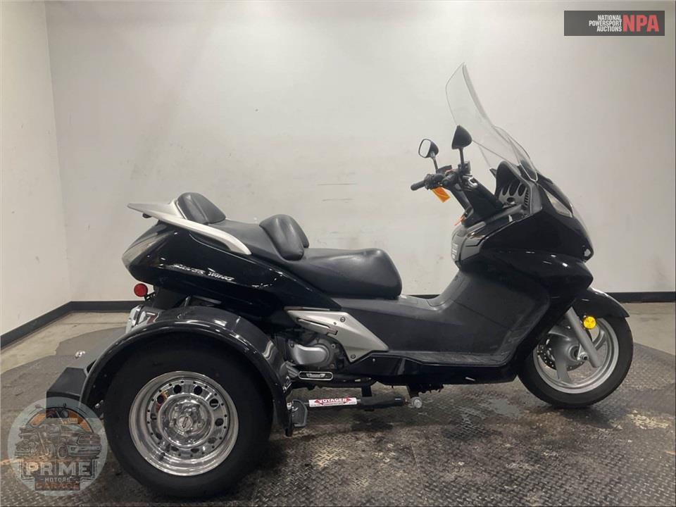 2002 Honda FSC6002 SILVER WING — фото 1