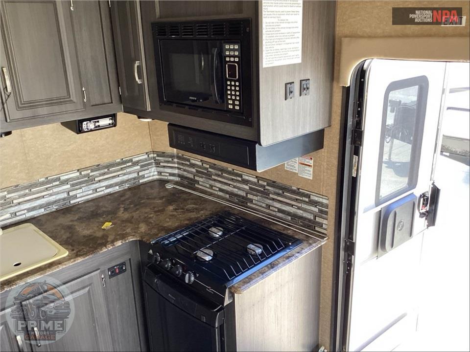 2015 Work And Play M-16UL - ULTRA LE TOY HAULER SERIES — фото 16