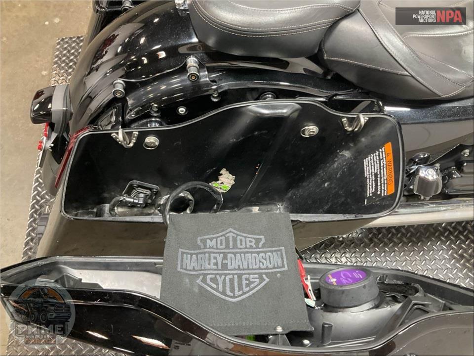 2016 Harley-Davidson FLHXSE CVO STREET GLIDE SPECIAL — фото 27