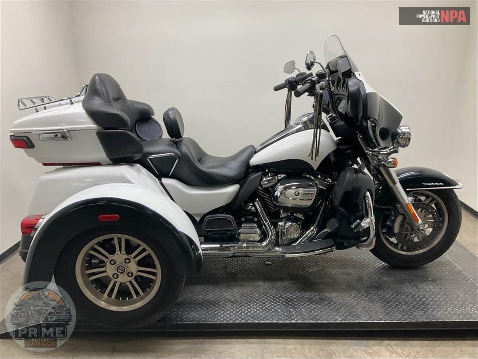 2017 Harley-Davidson FLHTCUTG TRIGLIDE ULTRA CLASSIC — фото 1