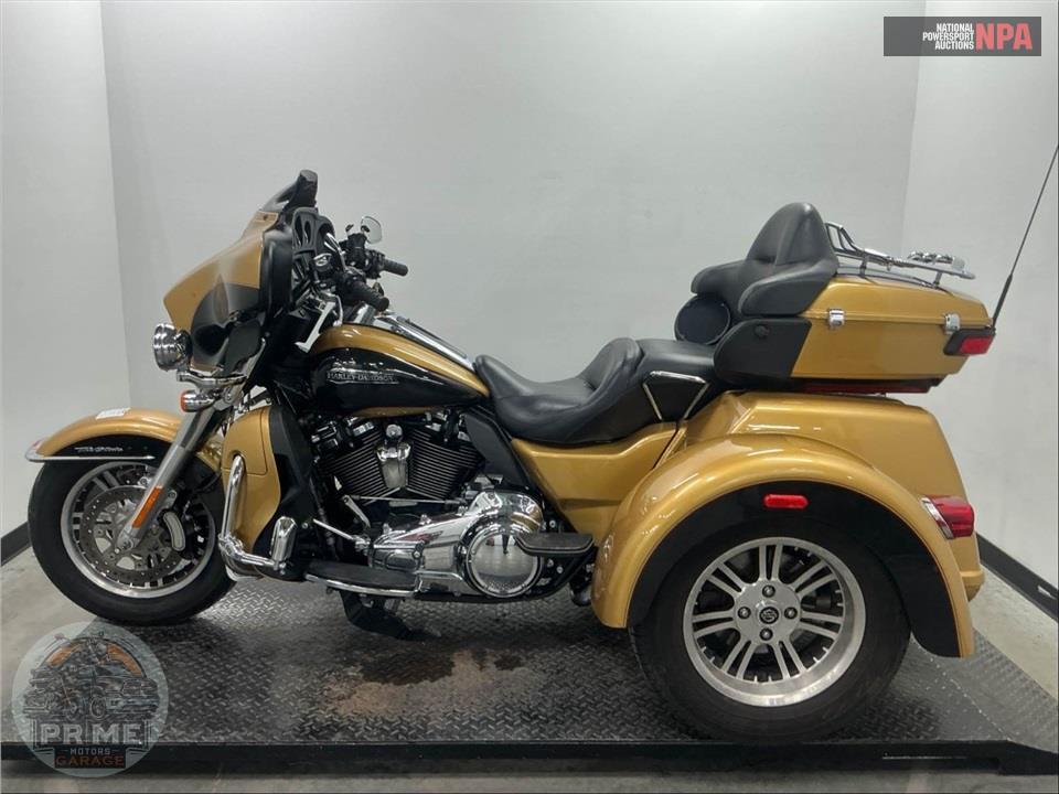 2017 Harley-Davidson FLHTCUTG TRIGLIDE ULTRA CLASSIC — фото 3