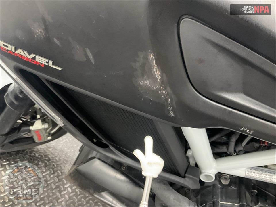 2015 Ducati DIAVEL CARBON WHITE — фото 14