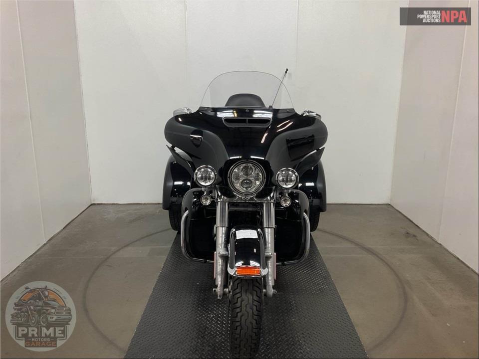2018 Harley-Davidson FLHTCUTG TRI GLIDE ULTRA — фото 2
