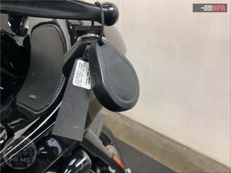 2023 Harley-Davidson FLTRK ROAD GLIDE LIMITED — фото 12