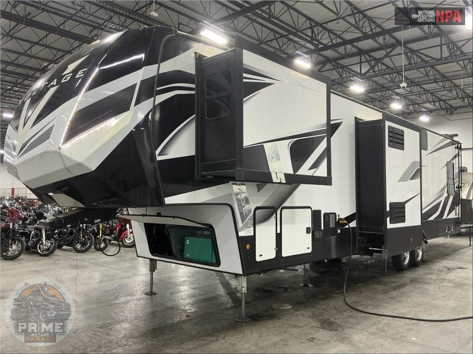 2021 Voltage M-3845 - TOY HAULER TOY HAULER SERIES — фото 2