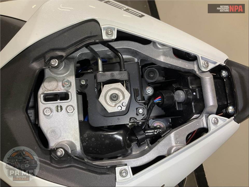 2025 Kawasaki ZX636KSFAL NINJA ZX-6R — фото 13