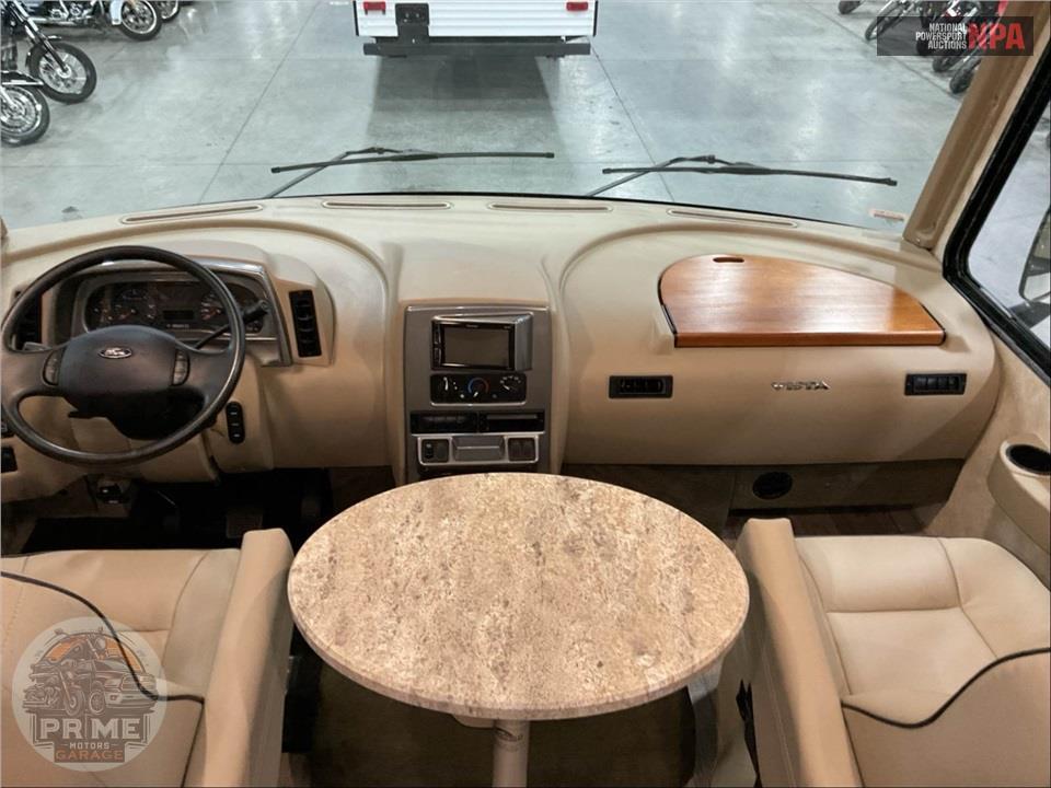 2019 Winnebago M-32YE FORD - VISTA SERIES — фото 17