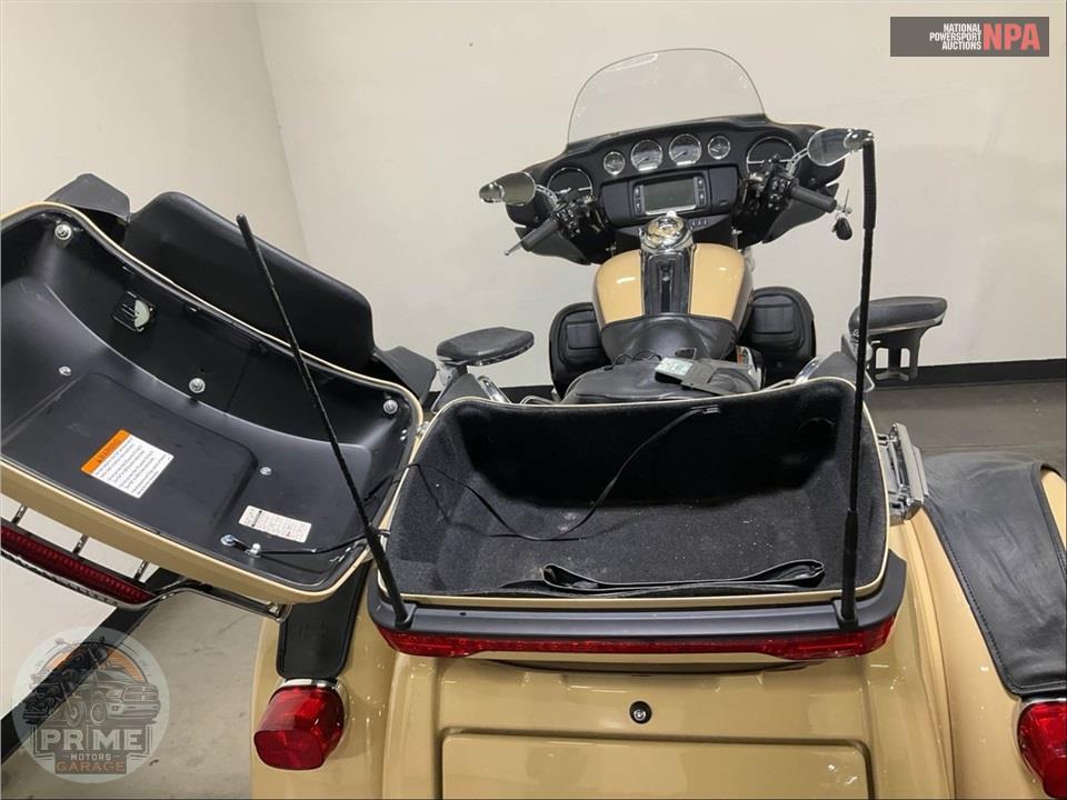 2014 Harley-Davidson FLHTCUTG TRIGLIDE ULTRA CLASSIC — фото 22