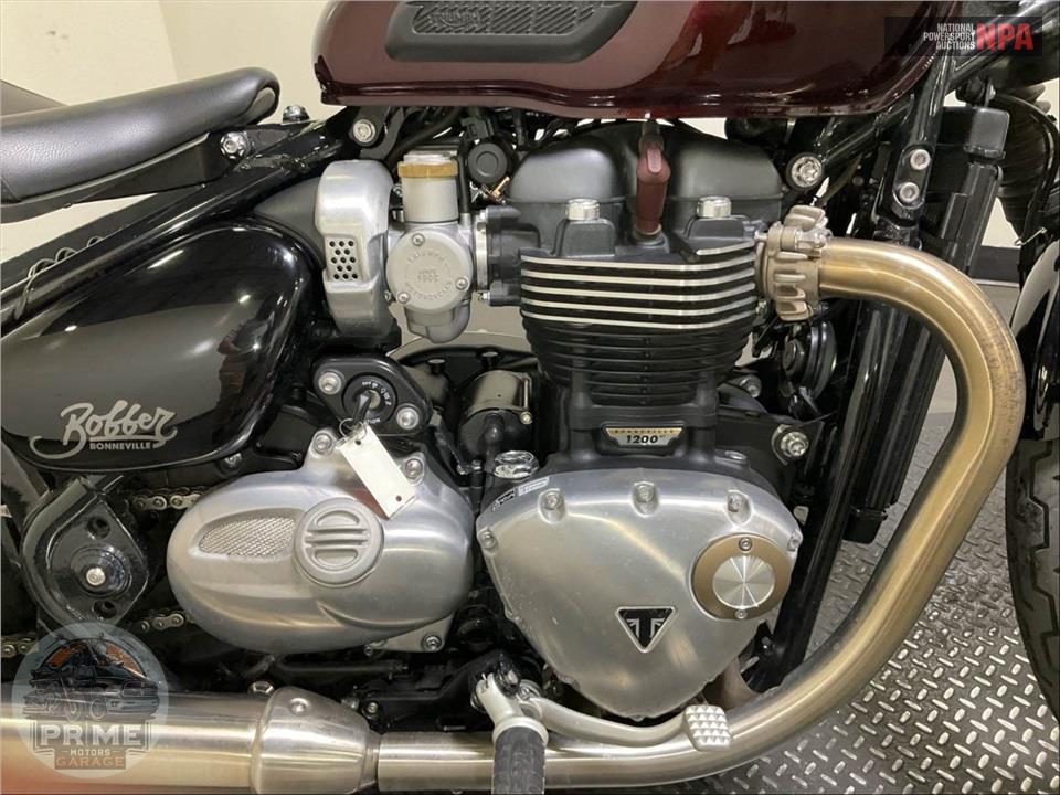 2018 Triumph BONNEVILLE BOBBER (RED/GREEN) — фото 6