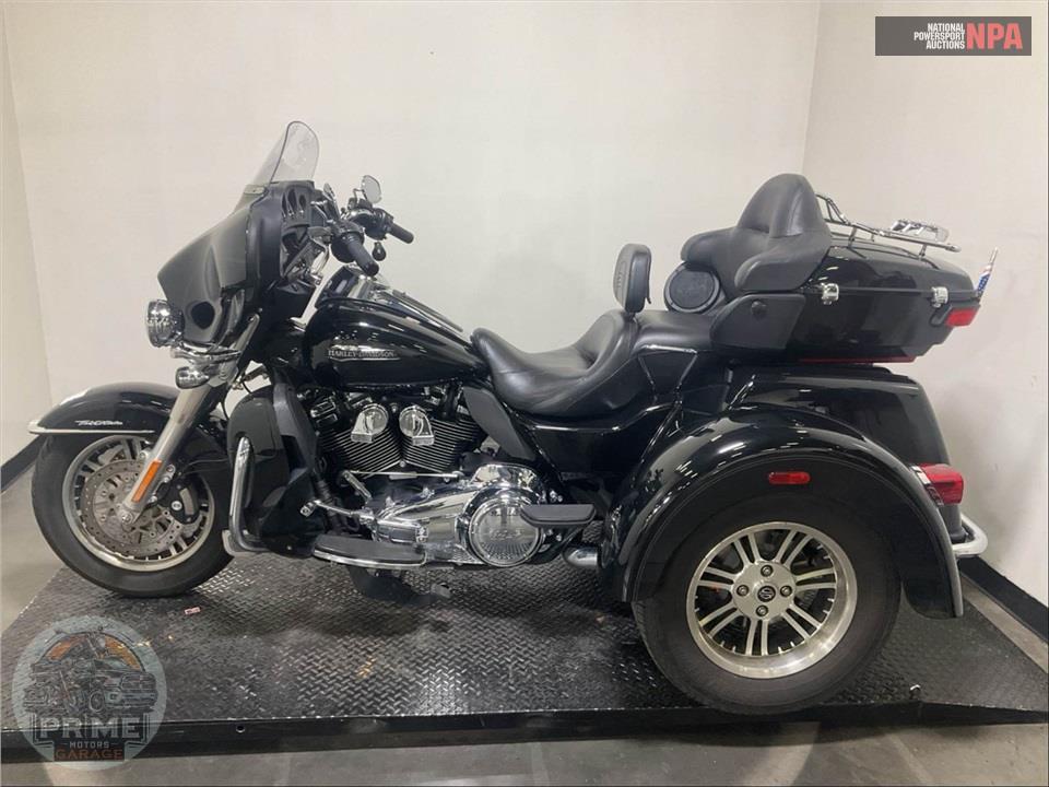 2021 Harley-Davidson FLHTCUTG TRI GLIDE ULTRA CLASSIC — фото 3