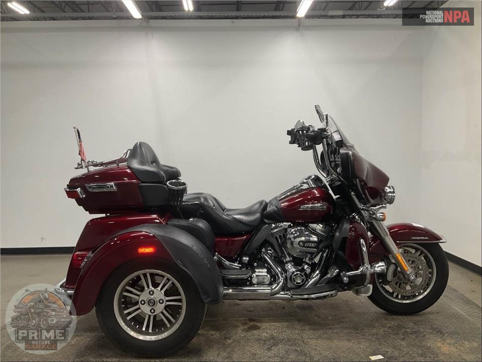 2015 Harley-Davidson FLHTCUTG TRIGLIDE ULTRA CLASSIC — фото 1