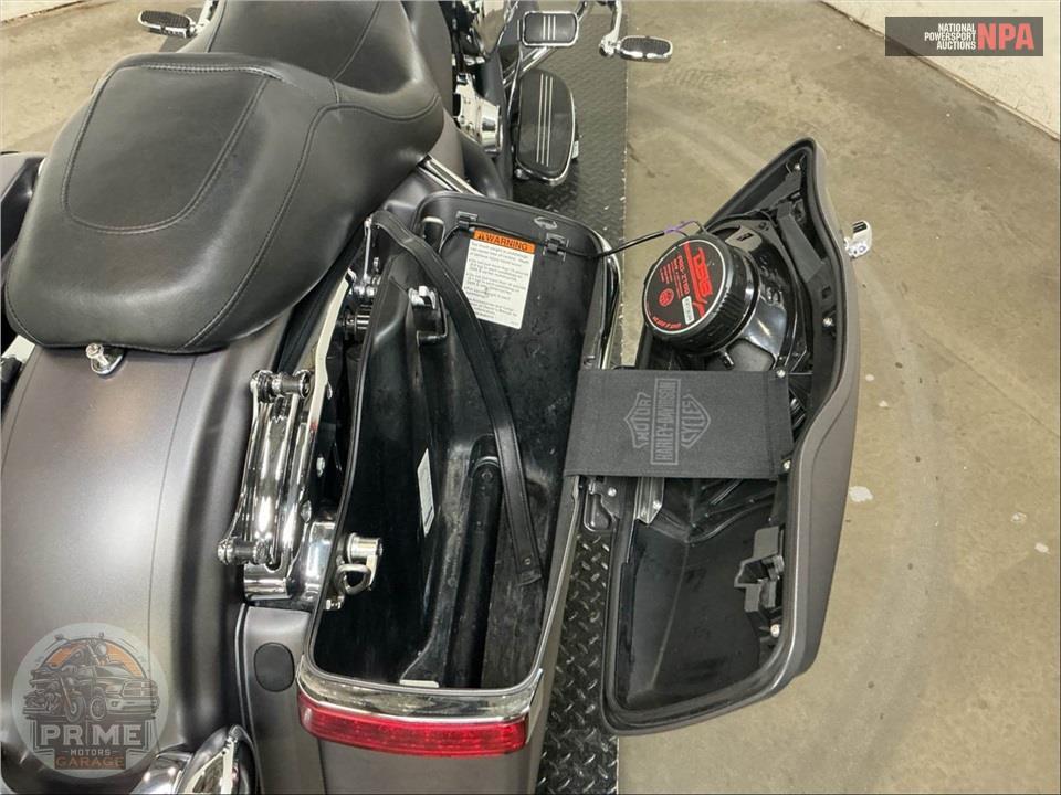 2016 Harley-Davidson FLHXS STREET GLIDE SPECIAL — фото 32