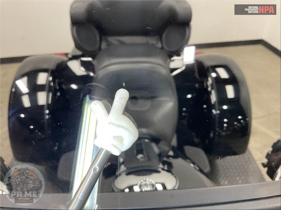 2023 Harley-Davidson FLHTCUTG TRI GLIDE ULTRA CLASSIC — фото 19