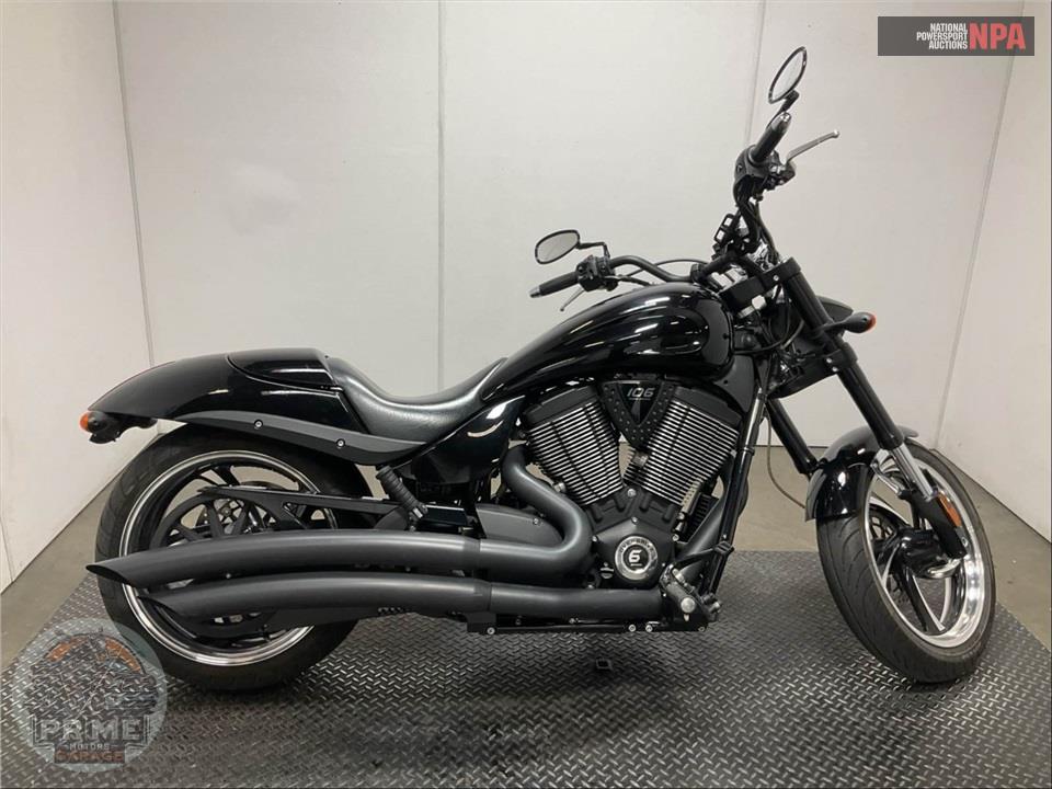 2013 Victory Motorcycles 8-BALL HAMMER — фото 1