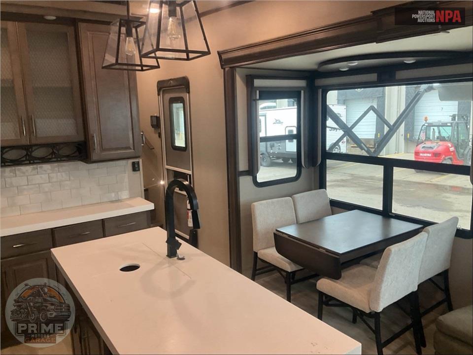 2022 Grand Design Recreational Vehicles M-378MBS - SOLITUDE FIFTH WHEEL SERIES — фото 9