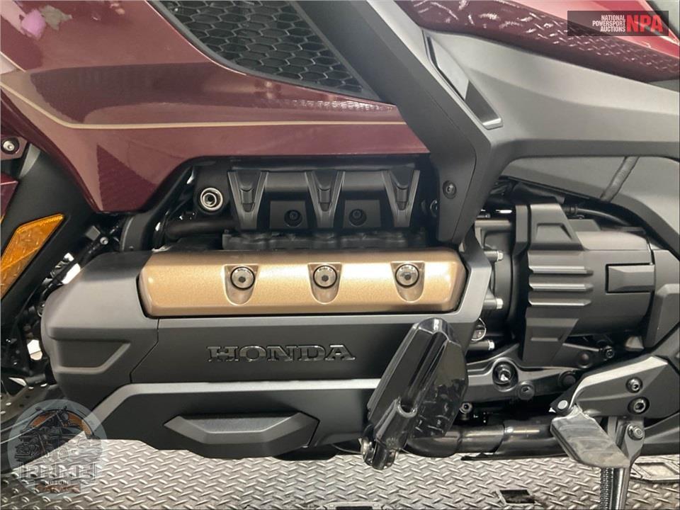 2025 Honda GOLD WING TOUR AUTOMATIC DCT 50TH ANNIVERSARY — фото 8