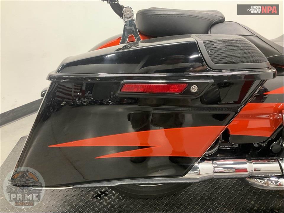 2017 Harley-Davidson FLHXSE CVO STREET GLIDE — фото 33