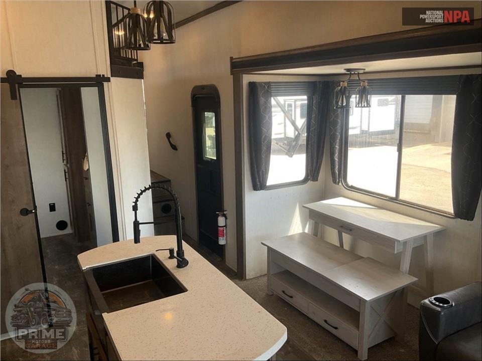 2022 Sabre By Forest River M-36BHQ - FIFTH WHEEL SERIES — фото 8