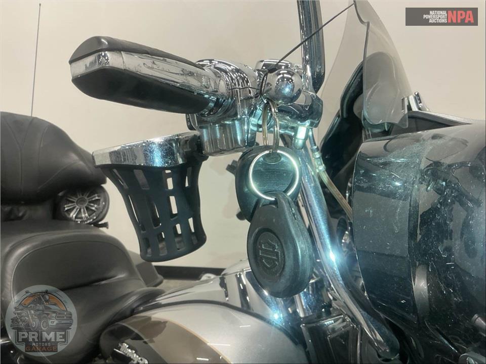 2013 Harley-Davidson FLHTCUSE8 SCREAMIN EAGLE — фото 13