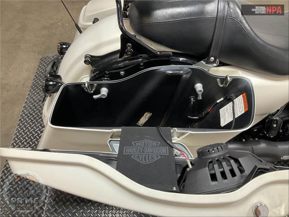 2018 Harley-Davidson FLHXS STREET GLIDE SPECIAL — фото 21