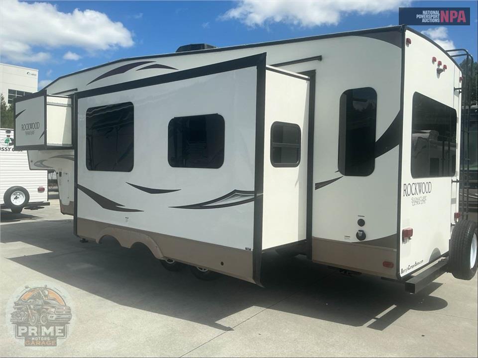 2017 Rockwood By Forest River M-8288WSA - SIGNATURE ULTRA LITE FIFTH WHEEL SERIES — фото 3