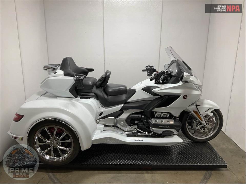 2018 Honda GL1800D GOLDWING TOUR DCT (WHITE) — фото 1