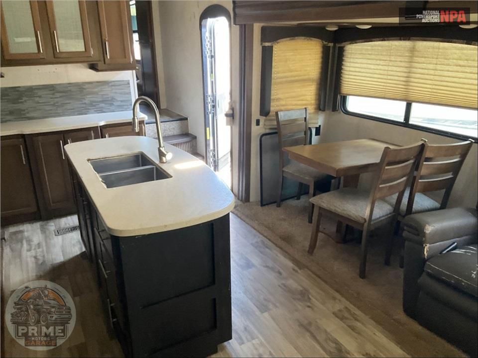 2019 Keystone Rv M-30 RLS - COUGAR FIFTH WHEEL SERIES — фото 9
