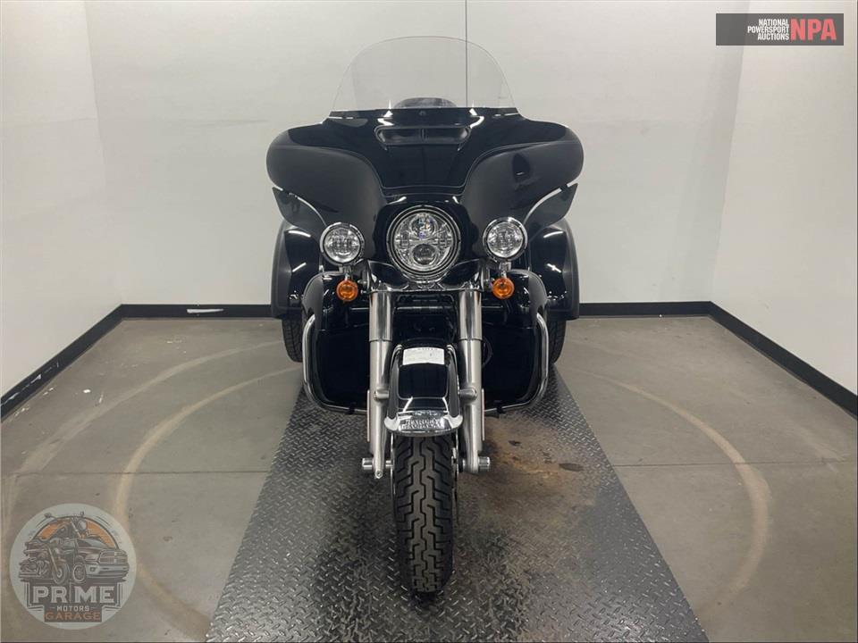 2023 Harley-Davidson FLHTCUTG TRI GLIDE ULTRA CLASSIC — фото 2