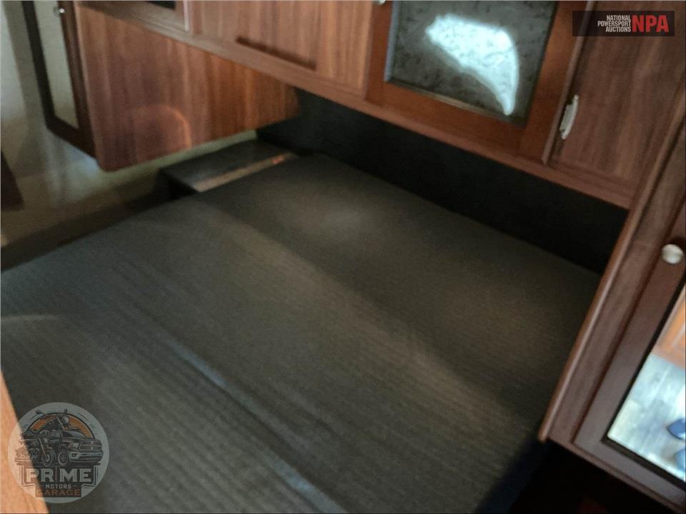 2015 Heartland Rvs M-24BHS - NORTH TRAIL SERIES — фото 10