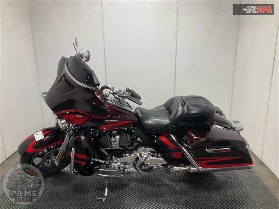 2017 Harley-Davidson FLHTKSE CVO ULTRA LIMITED — фото 3