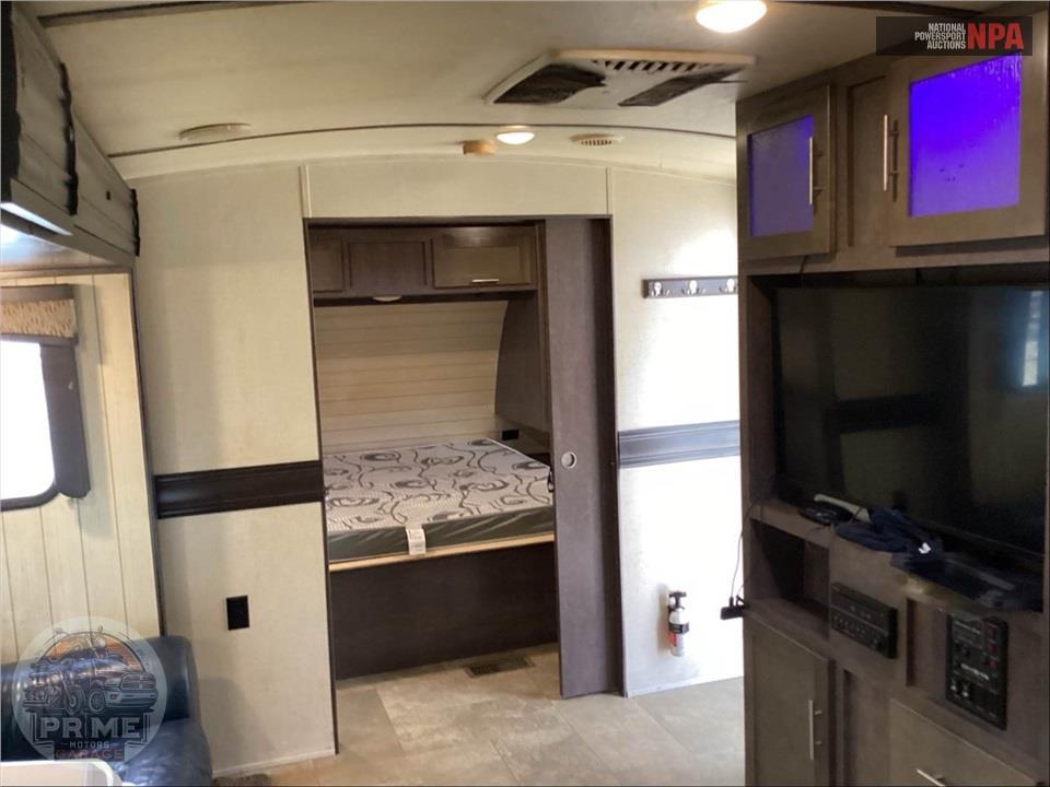 2019 Crossroads Rv M-253 RB - SUNSET TRAIL SUPER LITE SERIES — фото 7