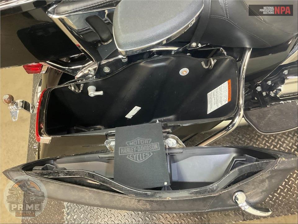 2018 Harley-Davidson FLHTCU ELECTRA GLIDE ULTRA CLASSIC — фото 25