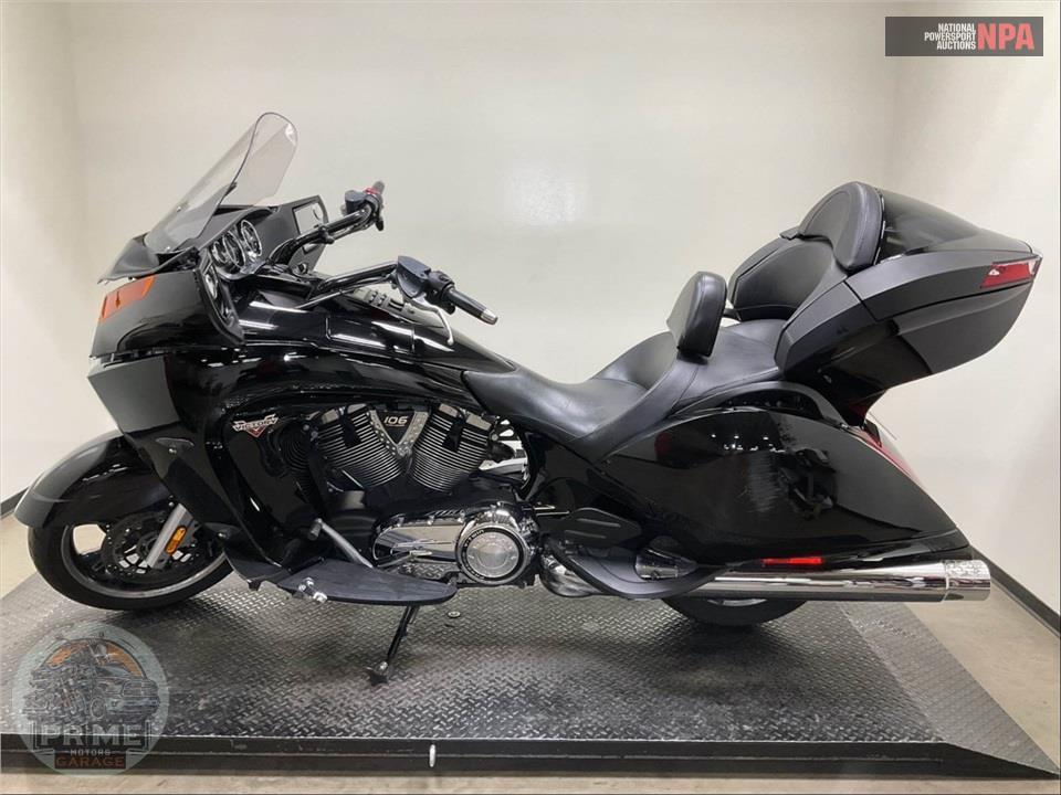 2013 Victory Motorcycles VISION TOUR — фото 3